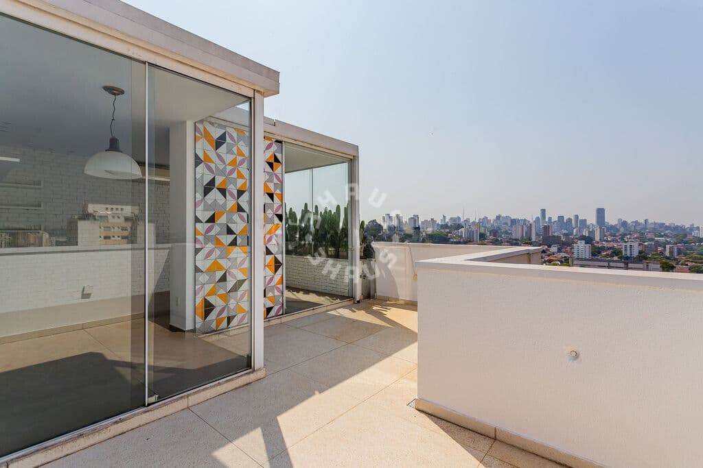 Cobertura Duplex no Alto de Pinheiros de 123m², com 02 dormitórios (sendo 01 suíte), varanda. 02 vagas de garagem!