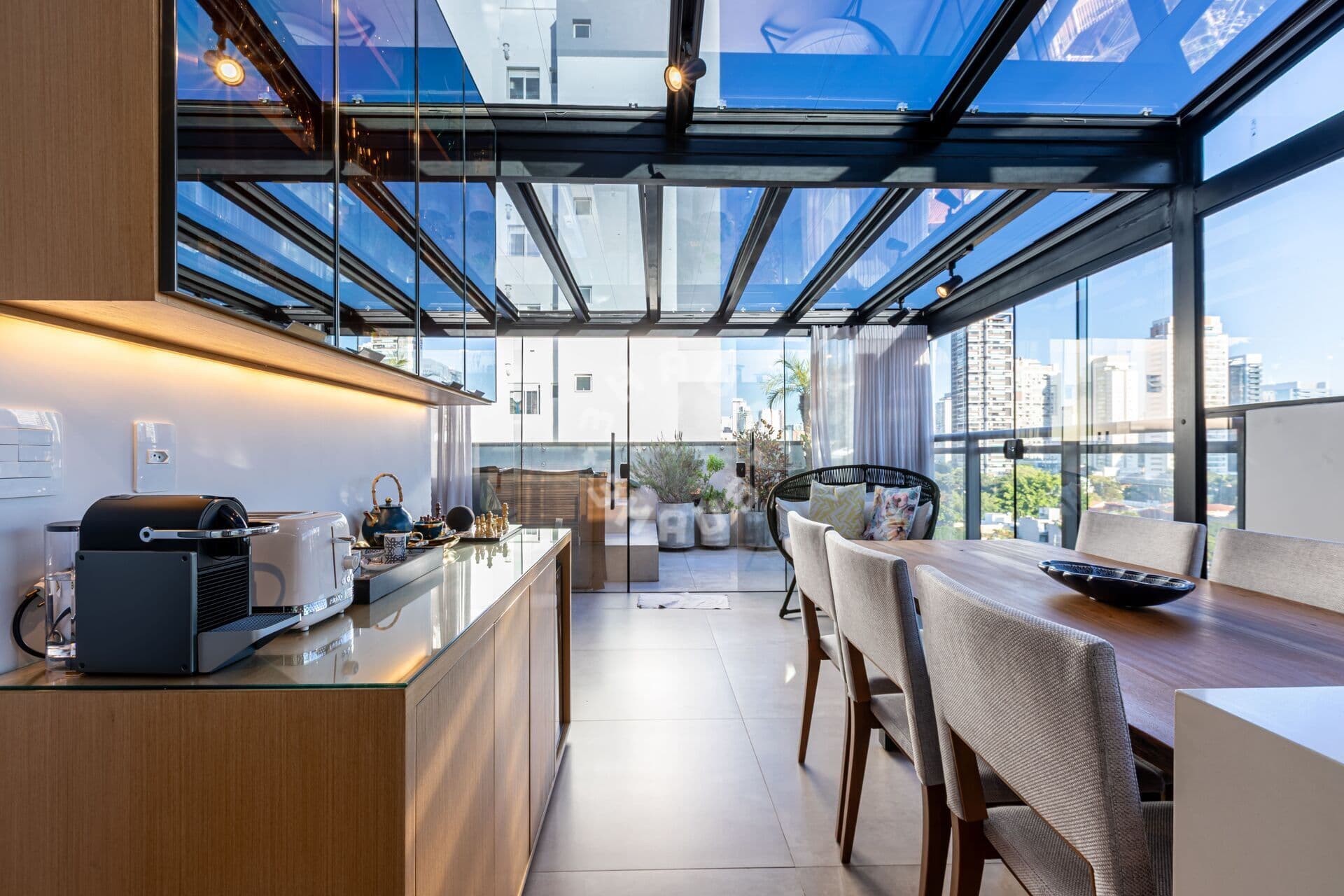 Cobertura Duplex de 110m², com 2 dormitórios (sendo 01 suíte), hidro, espaço gastronômico + 1 vaga no Brooklin.