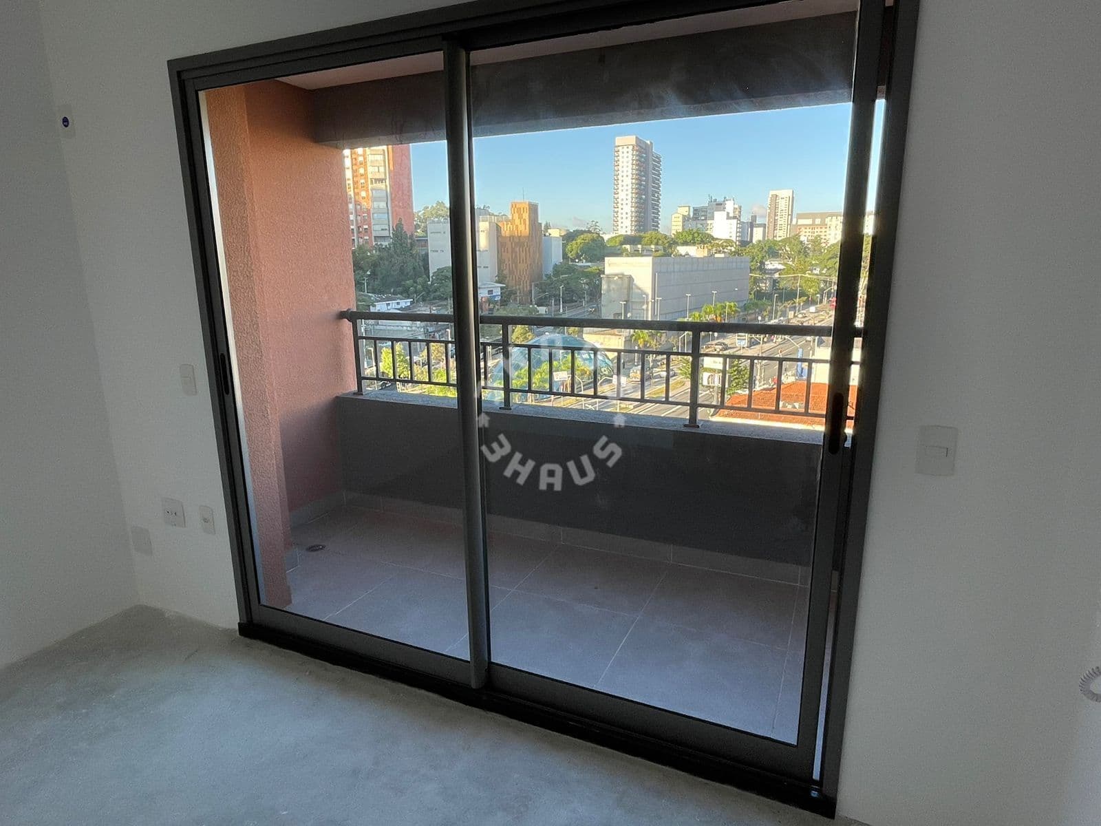 Studio open space de 26,70m², com sacada na Chácara Santo Antônio – SP
