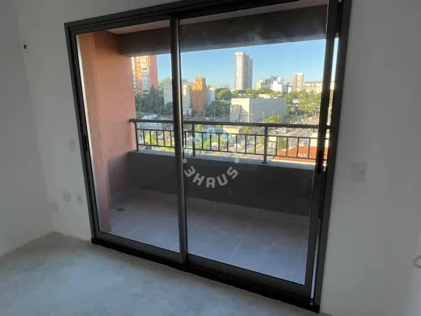 Studio open space de 26,70m², com sacada na Chácara Santo Antônio – SP