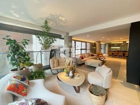 Apartamento de alto padrão nos Jardins, de 145m², 3 suítes, varanda + 02 vagas de garagem