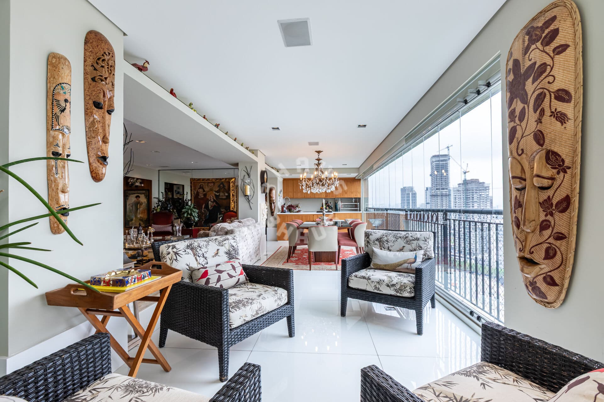 Apartamento de 248m² no Panamby, com 3 suítes, varanda gourmet. 4 vagas de garagem + depósito!