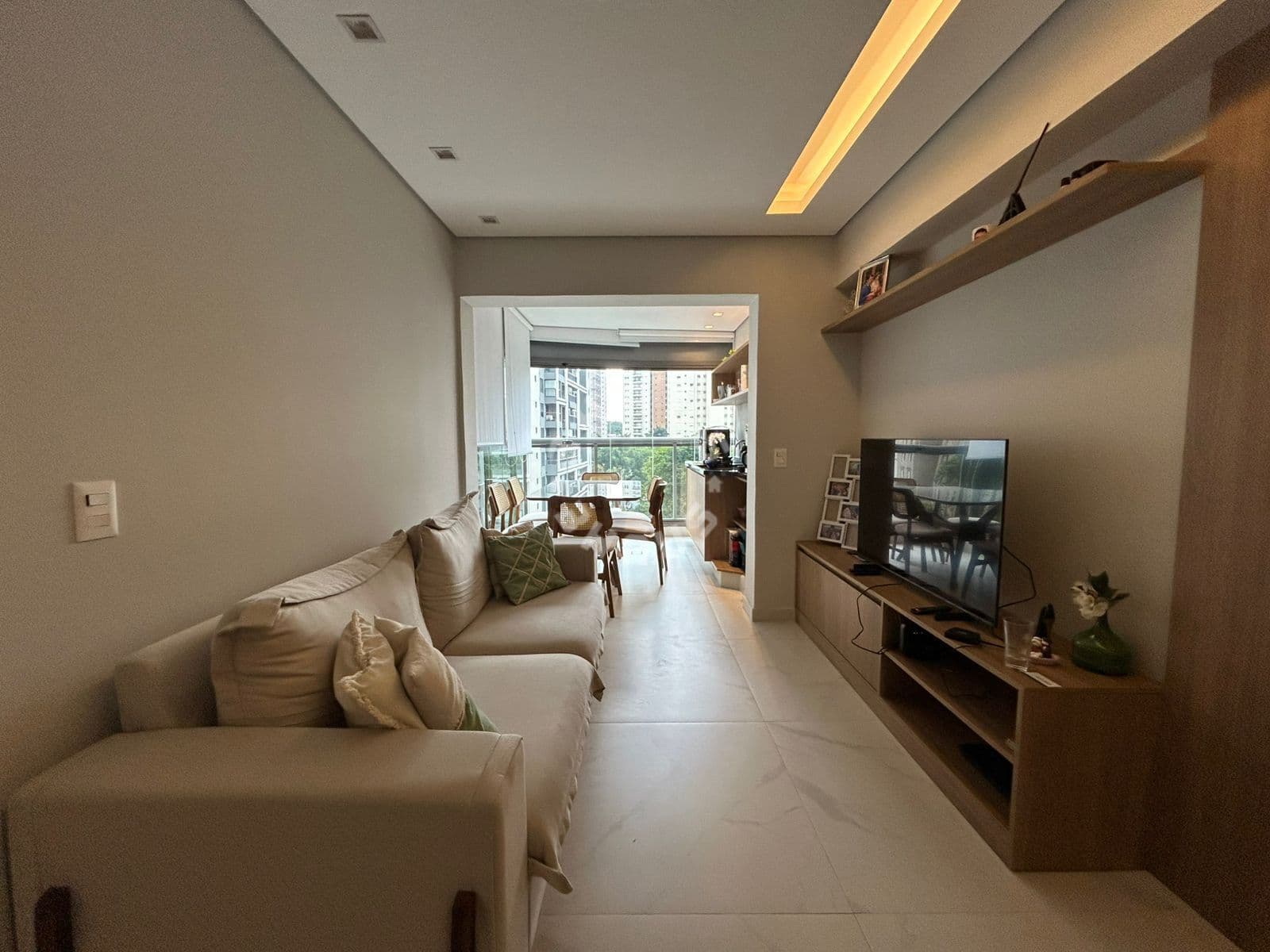 Apartamento mobiliado de 50 m² com 1 suíte, varanda envidraçada e 1 vaga de garagem no Brooklin!
