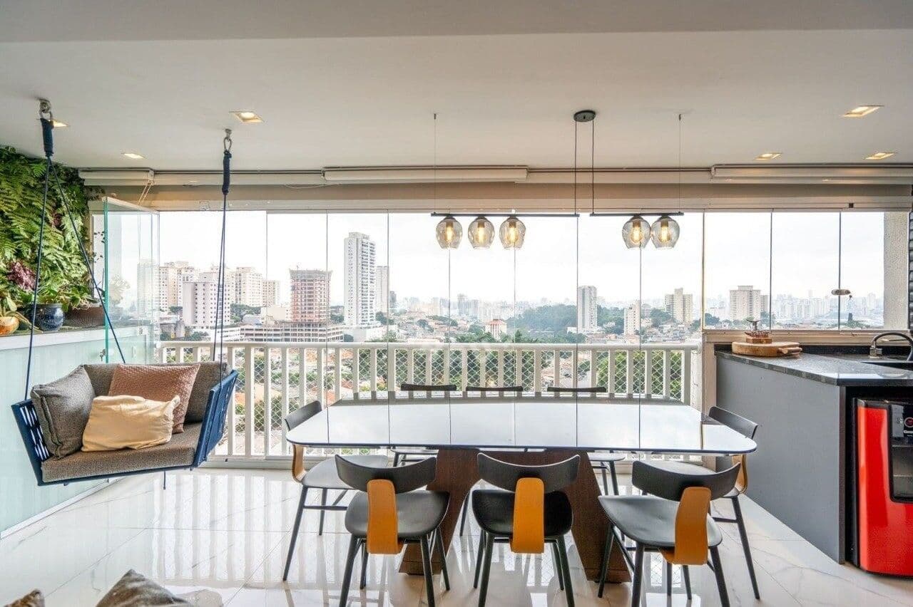 Apartamento mobiliado no Cambuci de 95m², com 2 suítes, varanda gourmet. 2 vagas de garagem!