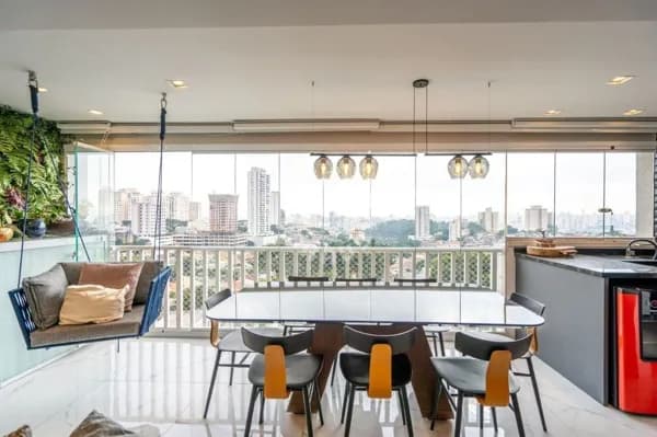 Apartamento mobiliado no Cambuci de 95m², com 2 suítes, varanda gourmet. 2 vagas de garagem!