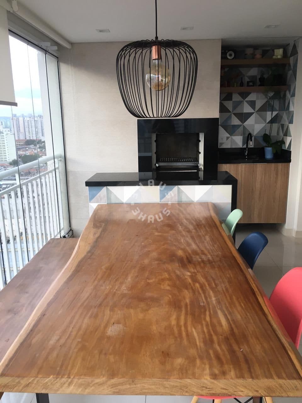 Apartamento na Aclimação, com 81m², 2 dormitórios (sendo 1 suíte), varanda gourmet. 2 vagas!