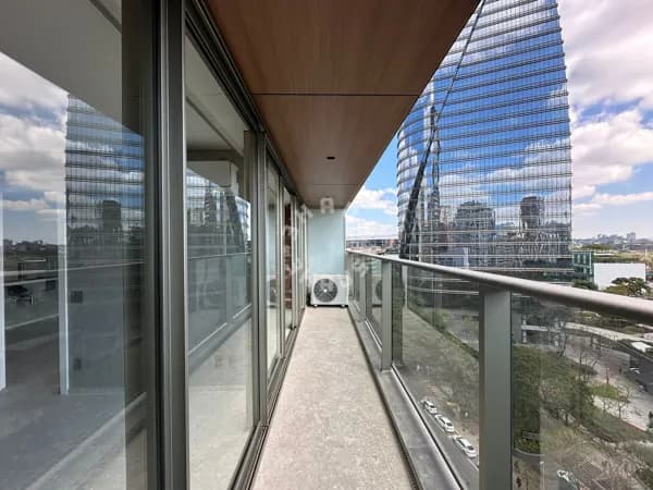 Apartamento de 53m² com 01 suíte, varanda, andar alto, área de serviço. 01 vaga de garagem na Vila Olímpia!