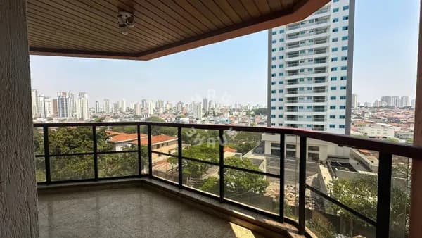 Apartamento no Tatuapé de 117m², com 03 dormitórios (sendo 01 suíte), varanda. 03 vagas de garagem
