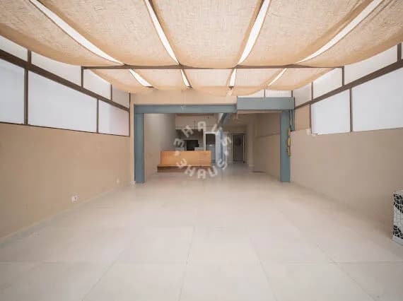 Casa Comercial no Itaim Bibi com 220m², vão livre e salas amplas.