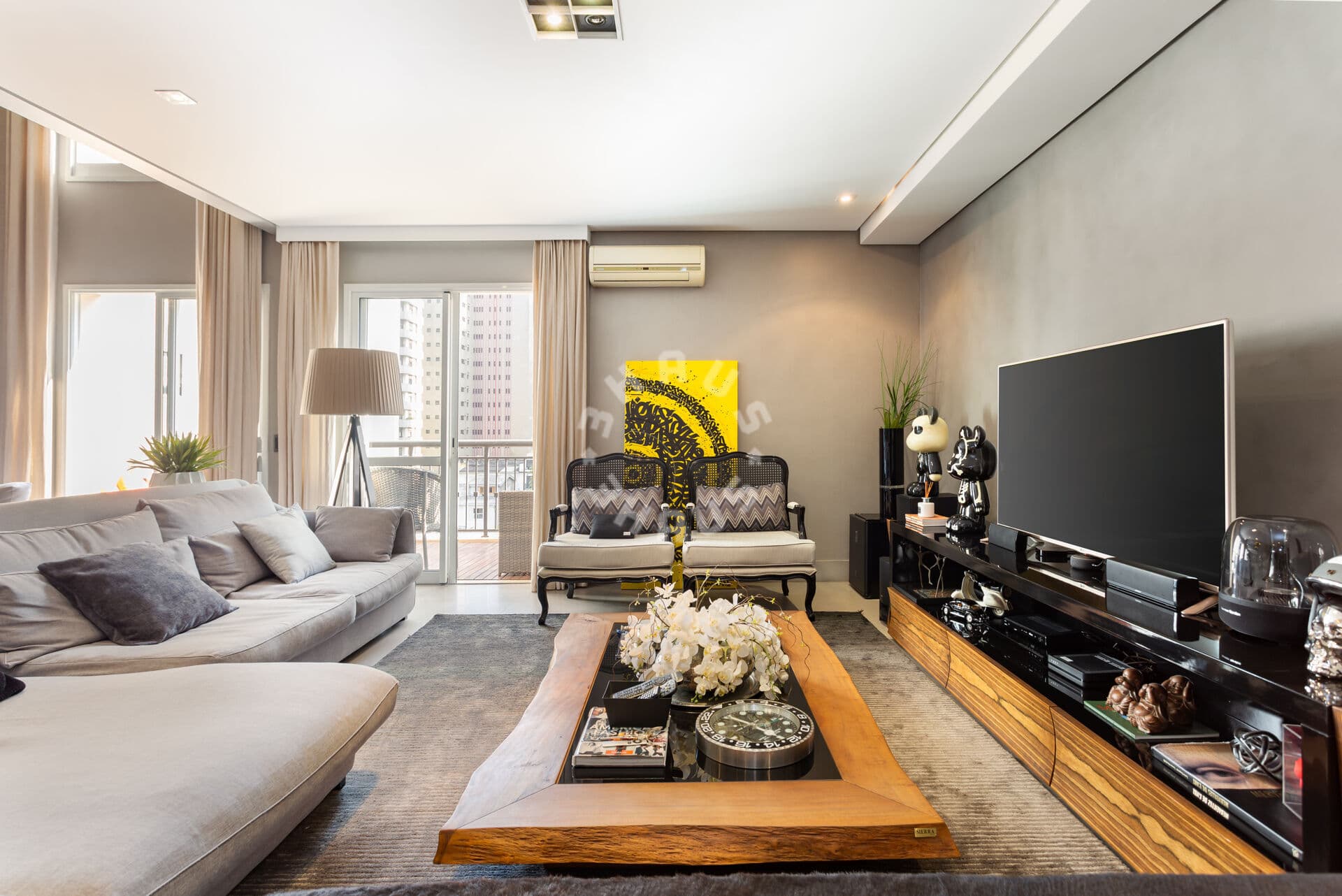 Apartamento Duplex mobiliado de 163m², com 2 suítes, varanda,. 2 vagas + depósito!