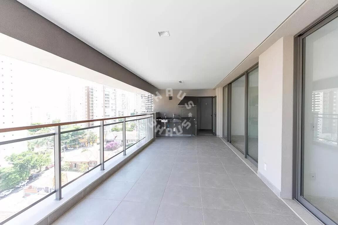 Apartamento Alto Padrão de 167m² com 4 dormitórios sendo 3 suítes, living 2 ambientes. 3 vagas de garagem!