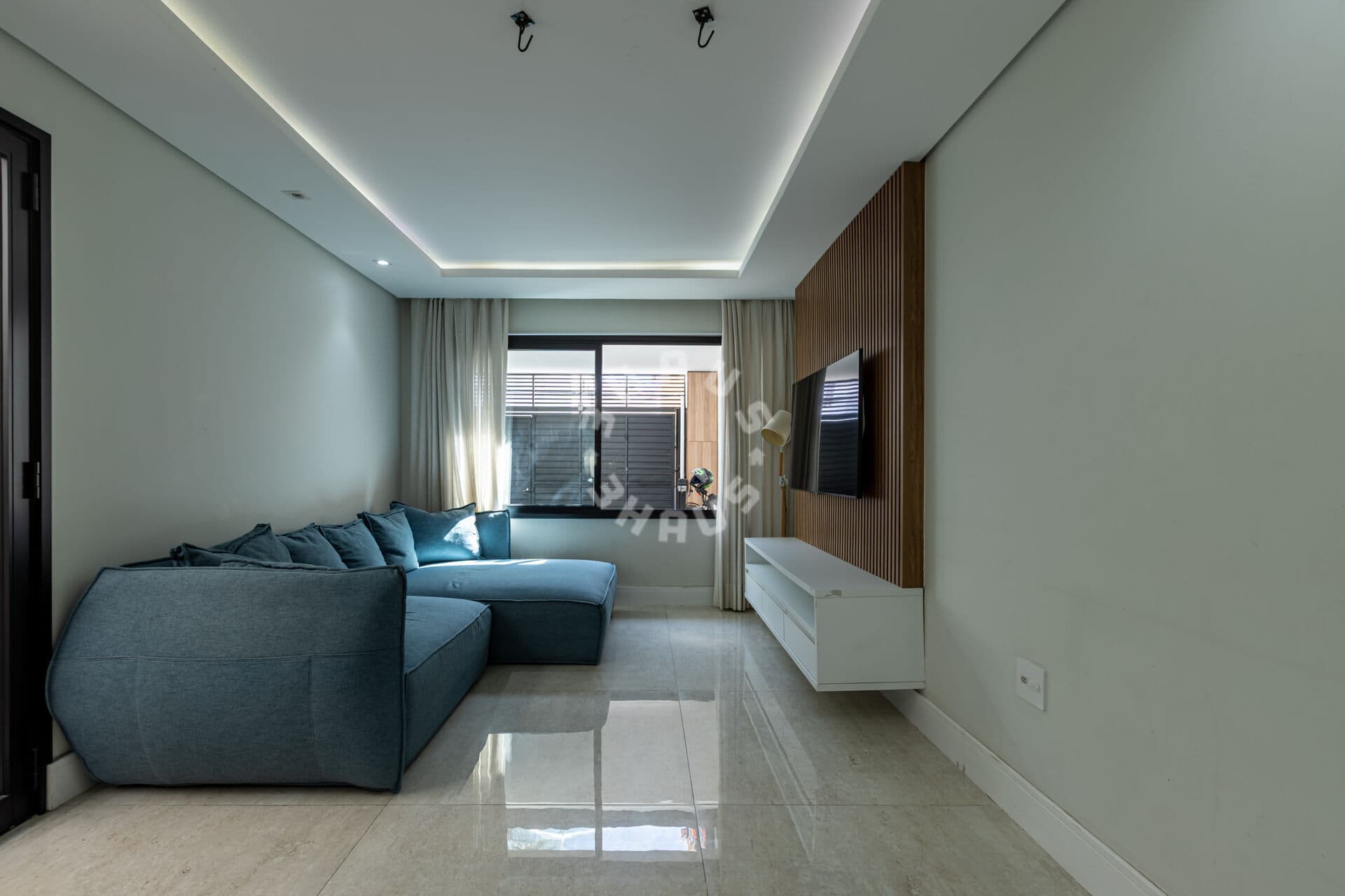 Casa tipo sobrado no Brooklin, com 85m², 2 suítes, varanda, quintal. 1 vaga de garagem!