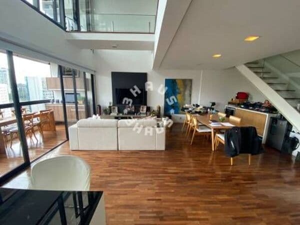 Apartamento Duplex de 123m² na Vila Olímpia com 1 suíte master, 3 vagas de garagem e andar alto.