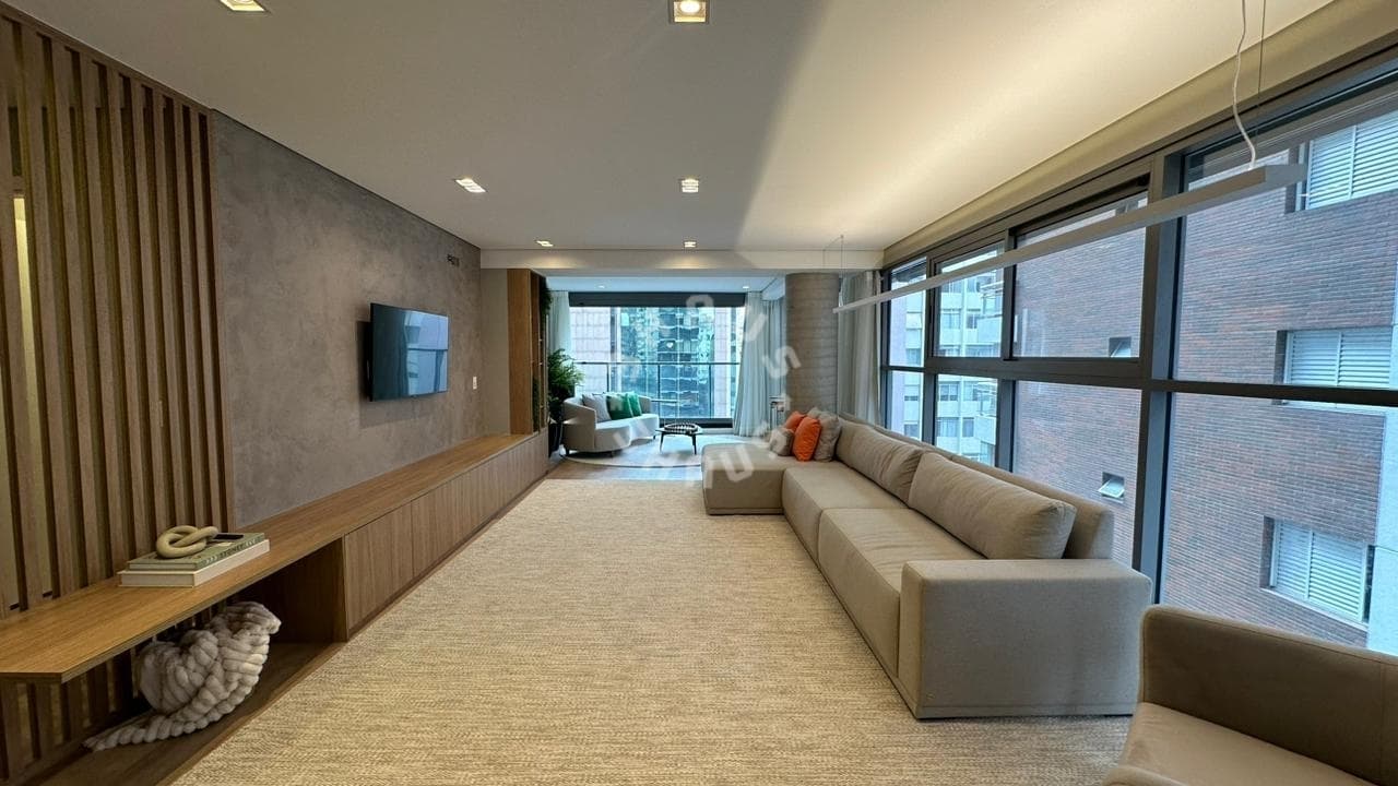 Apartamento no Jardins de 143m², 1 suíte, living e varanda com pé direito duplo + 02 vagas.