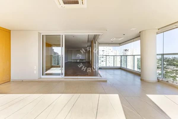 Apartamento de 251m² no Campo Belo, com 3 suítes, ampla varanda e 4 vagas de garagem!