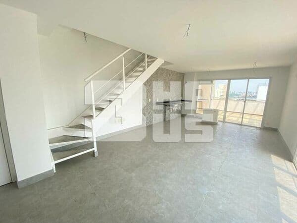 Cobertura duplex de 140m² com 2 suítes, 2 vagas, próximo ao Parque Ibirapuera e condomínio novo.