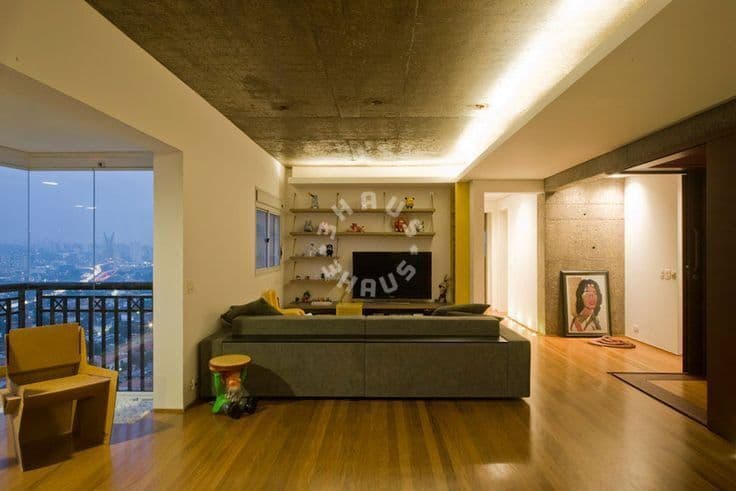 Apartamento de 179m² no Brooklin, com 02 dormitórios, varanda, andar alto, sala de TV e jantar. 03 vagas de garagem!