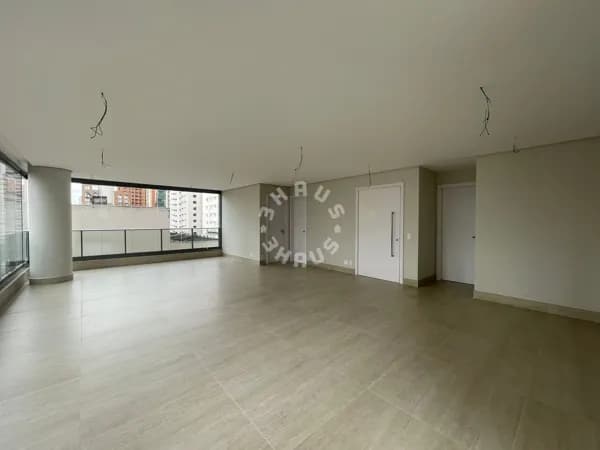 Apartamento de 193m², com 03 suítes + 04 vagas de garagem na Vila Nova Conceição!