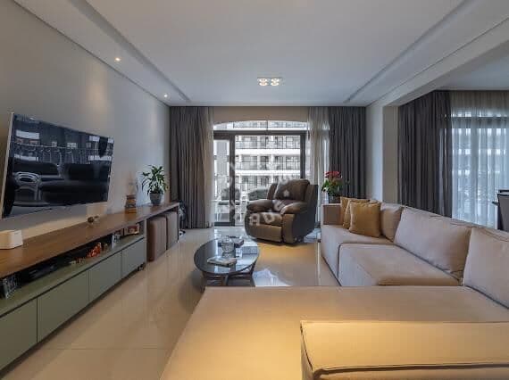 Apartamento de 224m² na Vila Clementino, com 3 suítes, varanda, amplo living. 3 vagas!