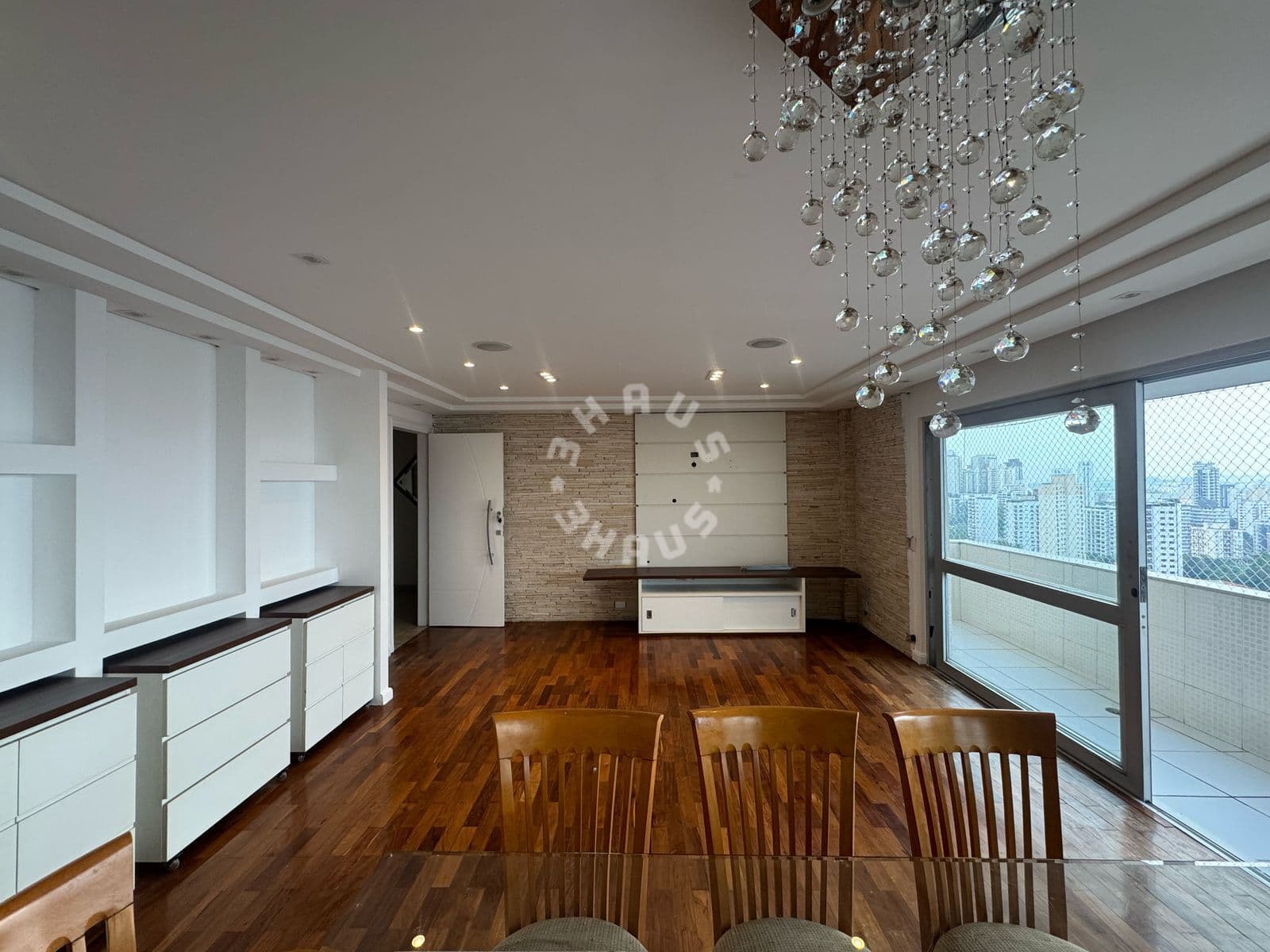Apartamento na Mooca, com 136 m², 3 dormitórios (sendo 1 suíte), varanda. 1 vaga de garagem!