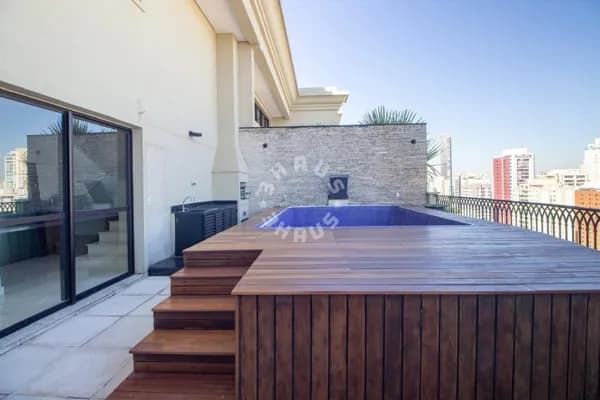 Cobertura Duplex, com piscina privativa no Tatuapé. Com 337m², 4 dormitórios (sendo 1 suíte), espaço gourmet, bar. 5 vagas de garagem!