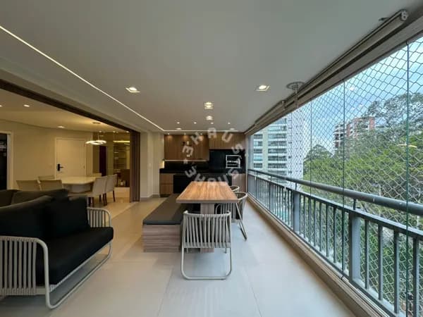 Apartamento mobiliado de 122m² no Morumbi, com 3 suítes, varanda gourmet. 2 vagas de garagem!