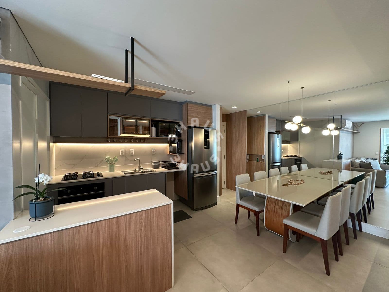 Apartamento no Brooklin, com 103 m², 3 suítes, varanda gourmet. 2 vagas de garagem.