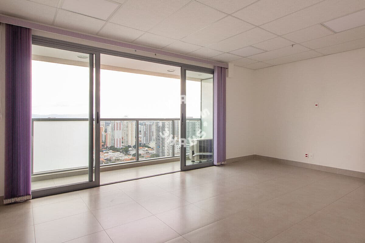 Sala Comercial de 39m², em andar alto, 2 banheiros + varanda à venda e pronta para uso no Tatuapé!