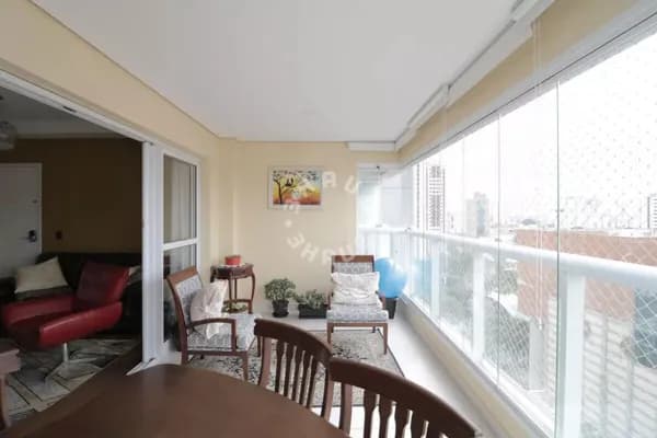 Apartamento no Tatuapé com 115m², com 03 suítes, varanda. 03 vagas de garagem + depósito