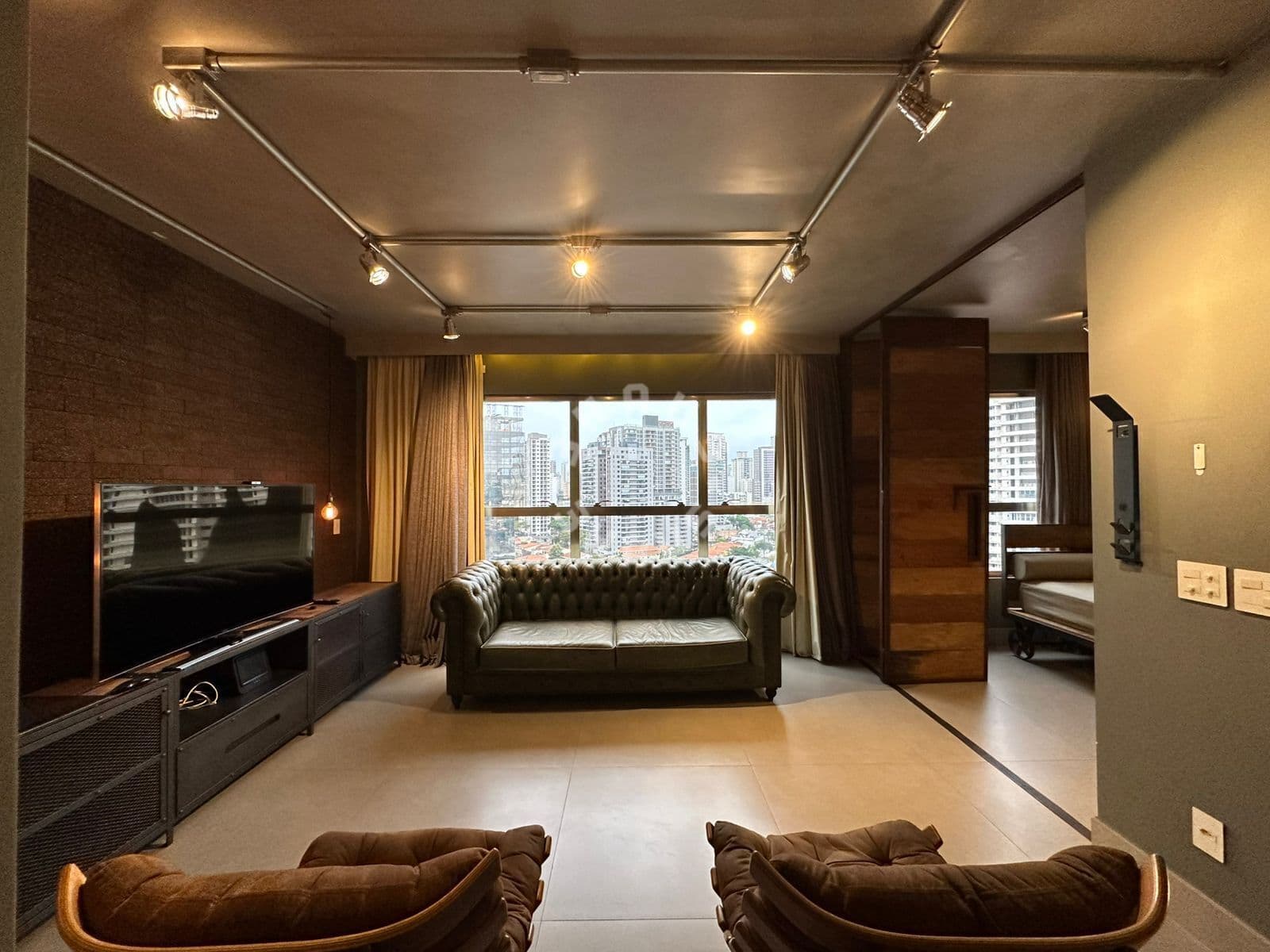 Apartamento mobiliado MaxHaus no Brooklin, com 70m², 2 dormitórios, living amplo. 1 vaga de garagem!