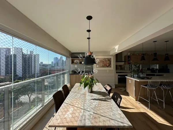 Apartamento de 132m² no Brooklin, com 3 suítes, varanda gourmet, escritório. 2 vagas de garagem!