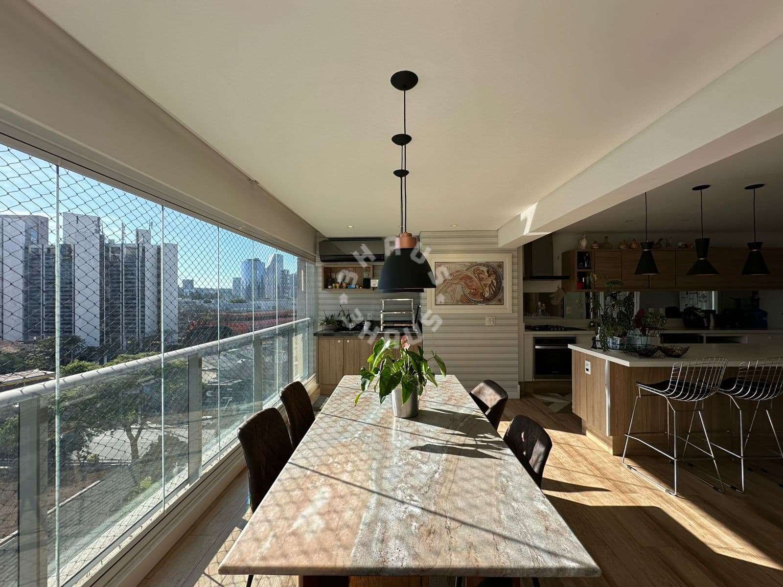 Apartamento de 132m² no Brooklin, com 3 suítes, varanda gourmet, escritório. 2 vagas de garagem!