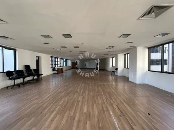 Laje corporativa no Brooklin de 225m² com 4 banheiros sociais, ar condicionado. 5 vagas de garagem!