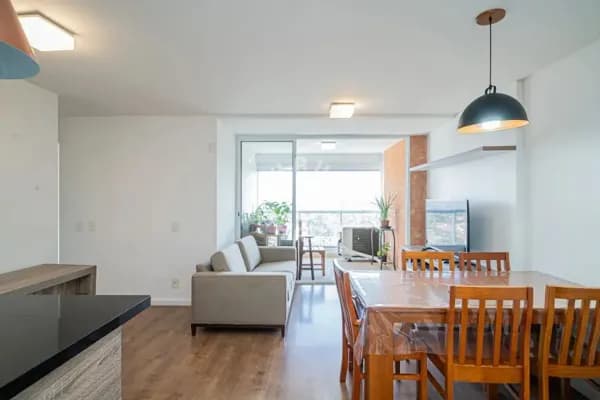 Apartamento de 71m² no Campo Belo, com 02 dormitórios (sendo 01 suíte), varanda. 02 vagas de garagem + depósito!