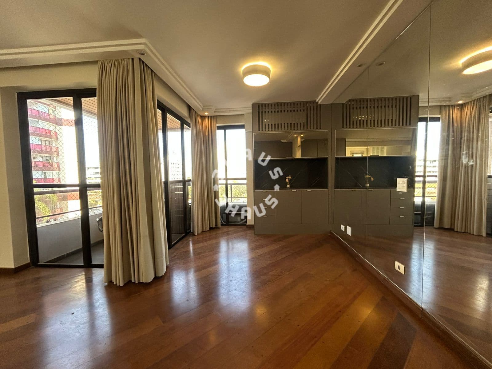 Apartamento para locação na Vila Mariana, com 116 m², 3 dormitórios (sendo 1 suíte), varanda. 3 vagas!
