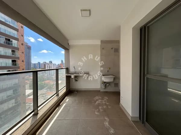 Apartamento no Brooklin, com 65m², 2 dormitórios (sendo 1 suíte), varanda. 1 vaga de garagem!