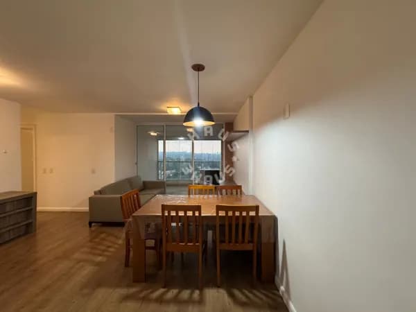 Apartamento de 71m² no Campo Belo, com 02 dormitórios (sendo 01 suíte), varanda. 02 vagas de garagem + depósito!