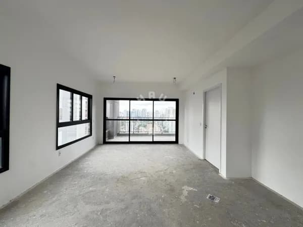 Cobertura duplex de 140 m² no Brooklin, com 4 suítes, varanda. 2 vagas de garagem.