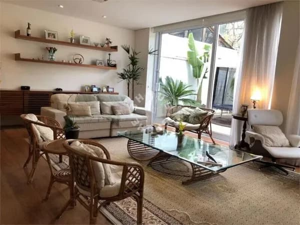 Casa em Condomínio no Campo Belo de 223m², com 03 suítes, área gourmet, piscina. 05 vagas de garagem.