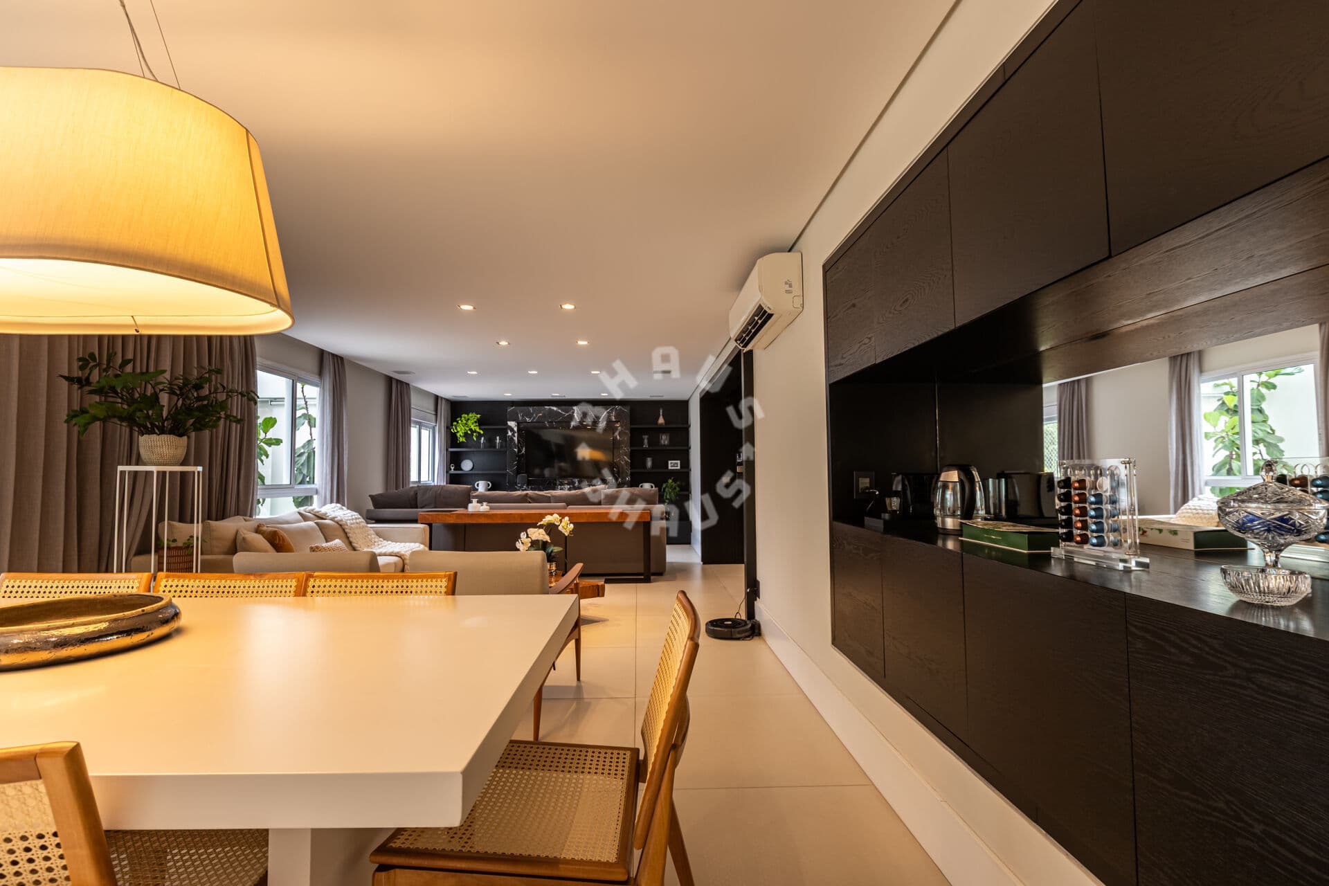 Apartamento de alto padrão, com 220m², 3 suítes, 3 vagas de garagem e varanda gourmet, na Vila Olímpia!