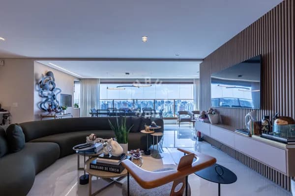 Apartamento no Campo Belo, com 145m², 3 suítes, varanda gourmet, adega. 2 vagas!