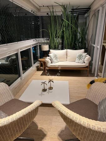 Apartamento Alto Padrão, com 360M² , 3 suítes, living de 02 ambientes, varanda gourmet, lareira, adega. 04 vagas de garagem! Pronto para Morar!