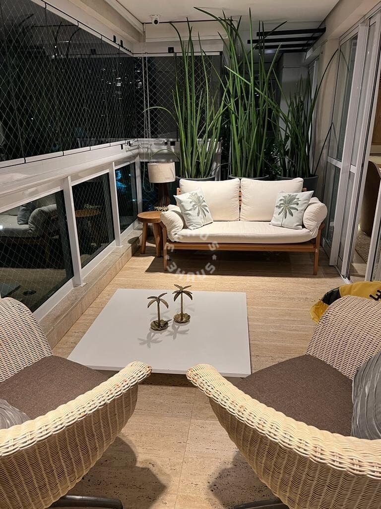 Apartamento Alto Padrão, com 360M² , 3 suítes, living de 02 ambientes, varanda gourmet, lareira, adega. 04 vagas de garagem! Pronto para Morar!