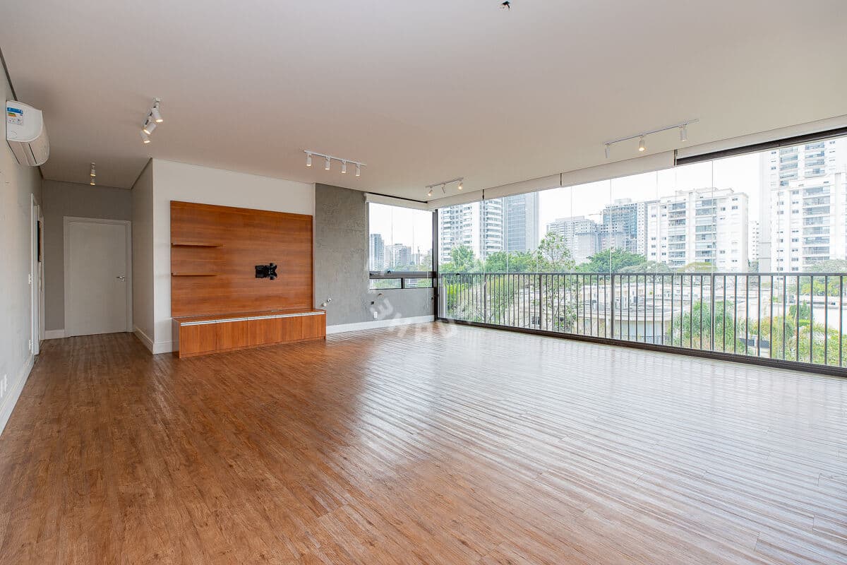 Apartamento no Campo Belo com 157m², 3 suítes, varanda. 2 vagas de garagem!