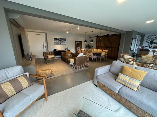 Apartamento de 189m² com 3 dormitórios, 3 vagas de garagem, varanda gourmet + depósito na Chácara Santo Antônio!