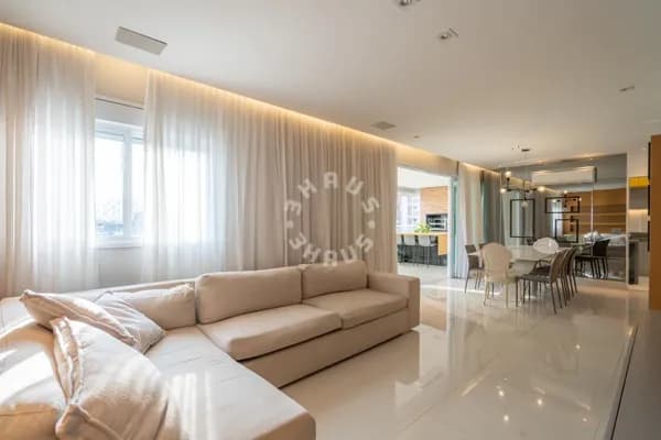 Apartamento mobiliado no Tatuapé, com 2 suítes, varanda gourmet. 4 vagas de garagem!