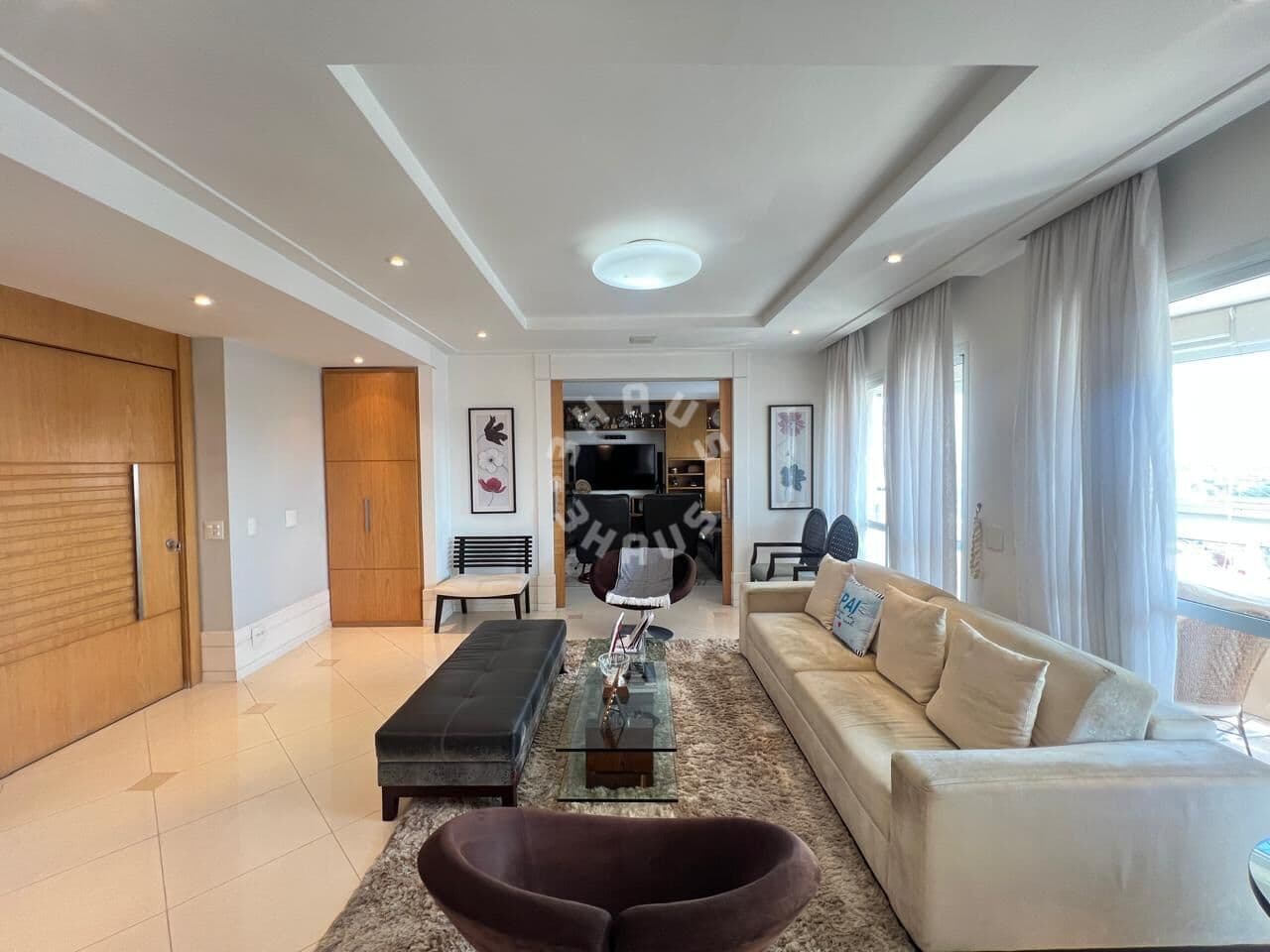 Apartamento de 177m² no Morumbi, com 3 suítes, varanda gourmet. 4 vagas de garagem.