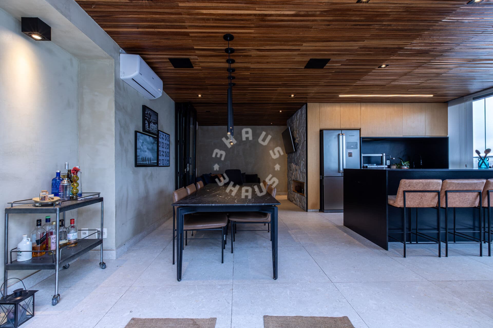 Cobertura Duplex de 156m² , com 2 suítes, área gourmet, varanda. 3 vagas de garagem!
