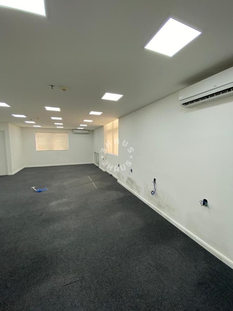 Conjunto comercial no Itaim Bibi de 200m², com espaço em vão livre, copa e 3 vagas de garagem!