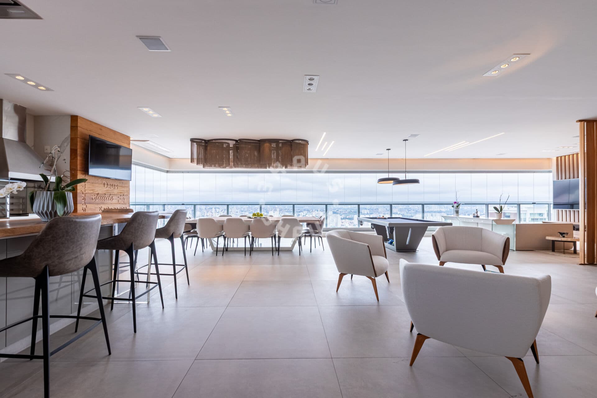 Excelente apartamento no Tatuapé, com 374m², 3 suítes, varanda gourmet, amplo living. 6 vagas!